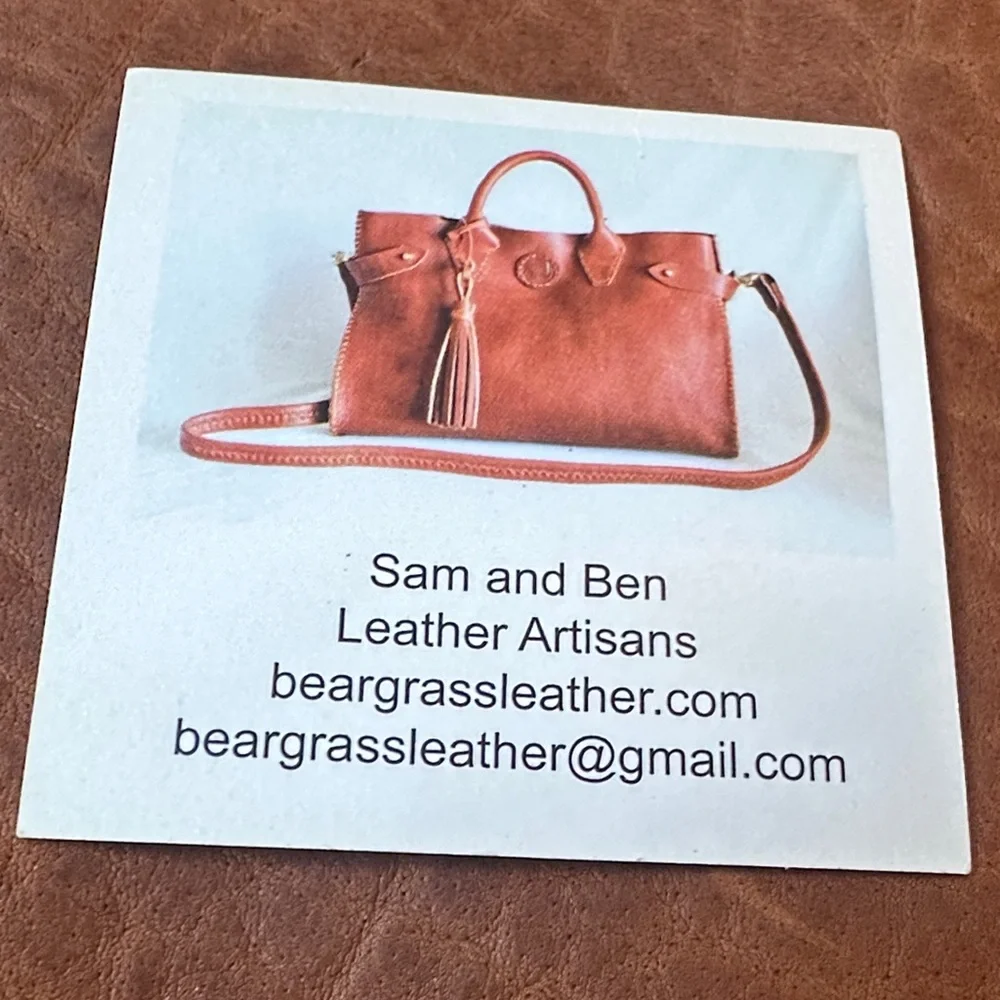 Elegant Brown Leather Tote - Picture 4 of 11